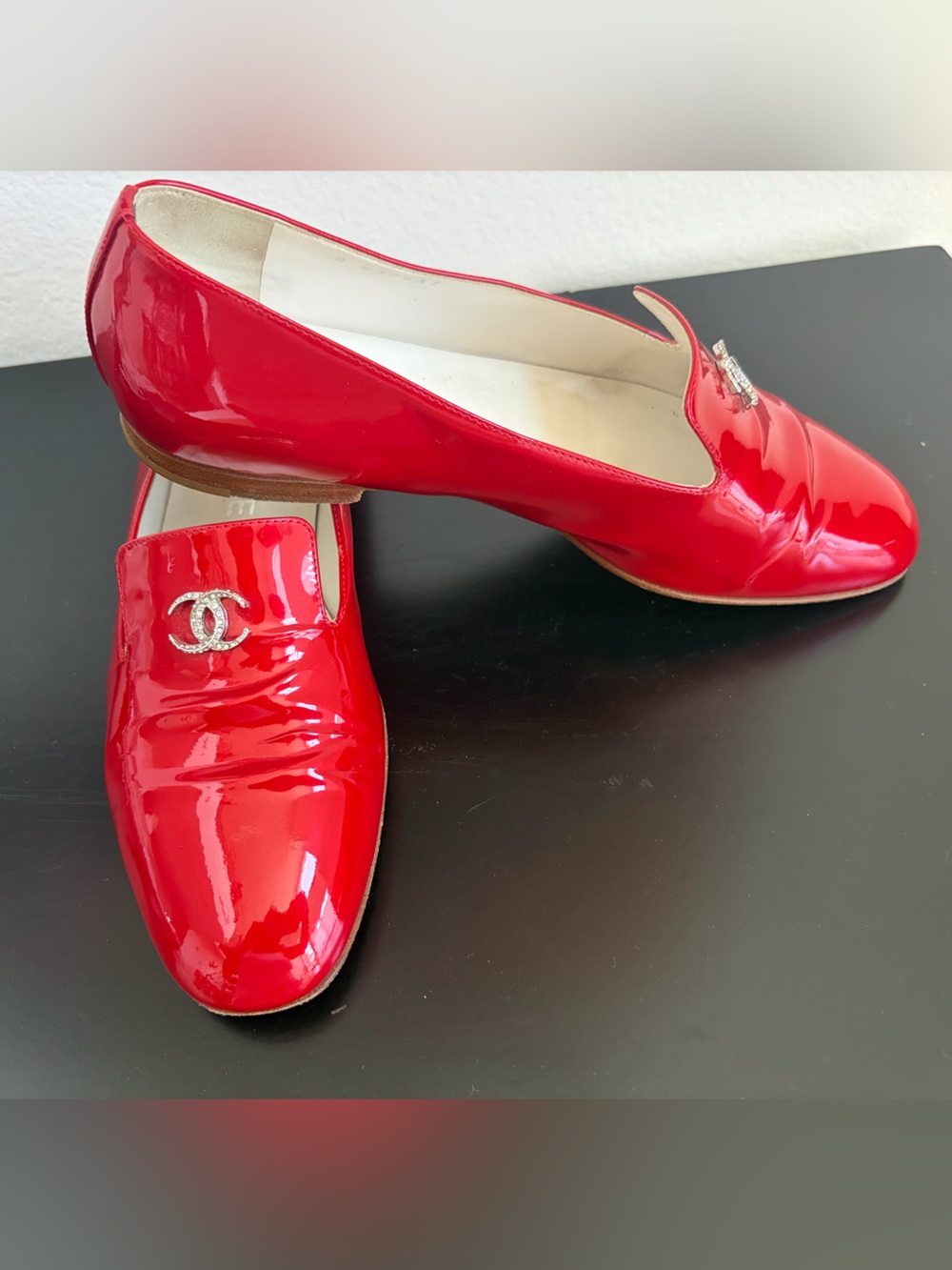 Chanel Patent Logo loafers  in Red